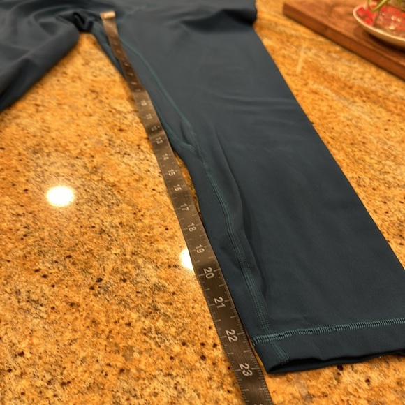 Lululemon aligns size 10 23" length - Picture 4 of 7